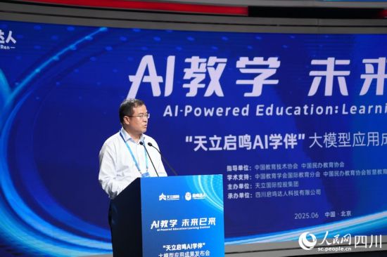 清華大學教育學院院長、中國教育學會副會長石中英。人民網記者 郭瑩攝
